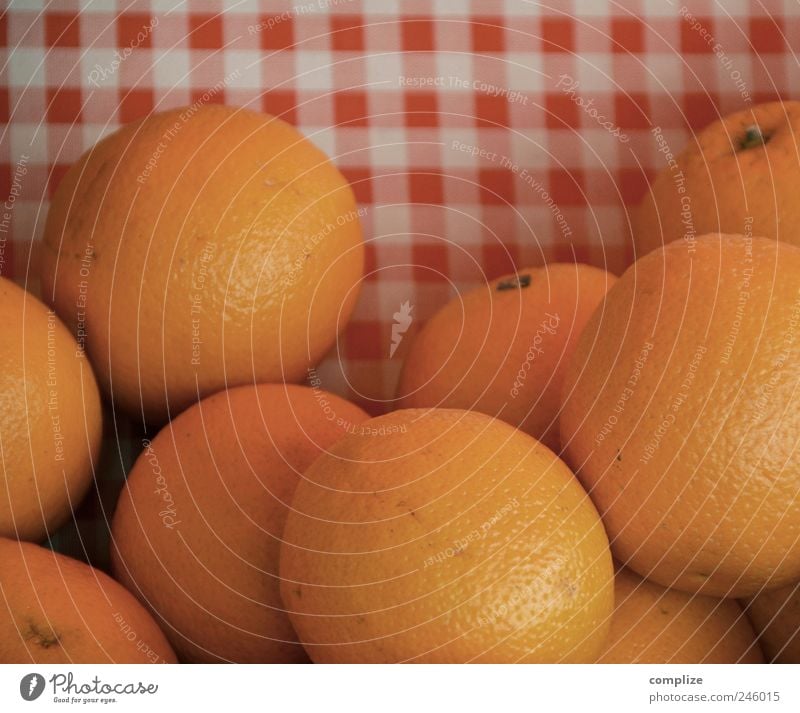 Orangen Lebensmittel Frucht Ernährung Frühstück Picknick Bioprodukte Vegetarische Ernährung Gesundheit Gastronomie saftig gelb rot Orangensaft kariert Markt