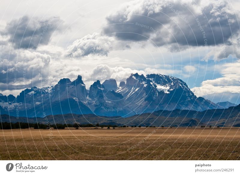 Bewölktes Cuernos del Paine Ferien & Urlaub & Reisen Tourismus Berge u. Gebirge Klettern Bergsteigen Umwelt Natur Landschaft Urelemente Wolken Gewitterwolken