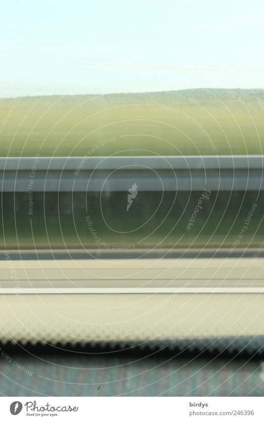 Linientreuer Fensterputzmuffel Sommer Verkehr Autofahren Autobahn Ferien & Urlaub & Reisen Geschwindigkeit Bewegung Fensterplatz Leitplanke Blauer Himmel