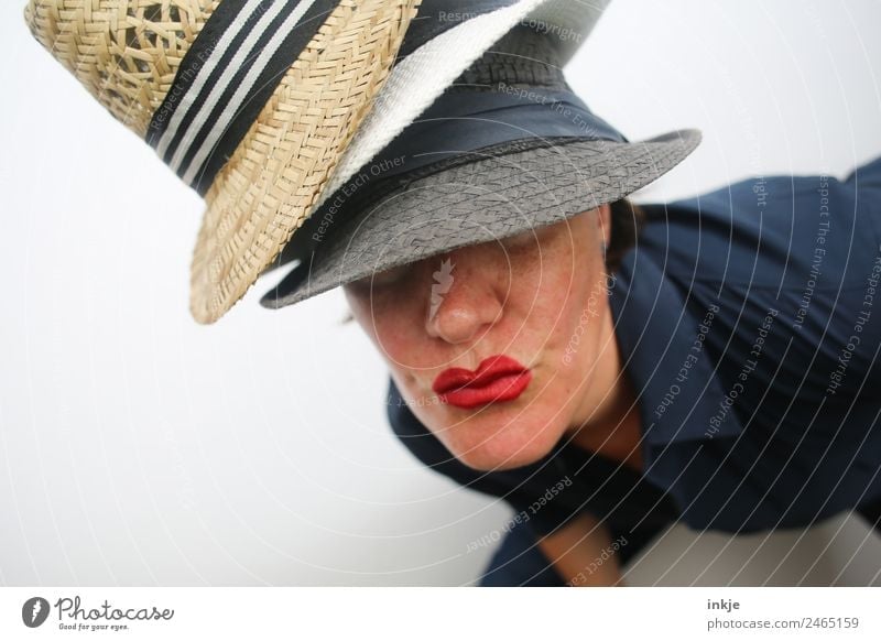 Frau mit Hüten Lifestyle Stil schön Lippenstift Junge Frau Jugendliche Erwachsene Leben Gesicht Mund 1 Mensch 18-30 Jahre 30-45 Jahre Mode Hut Küssen Kussmund