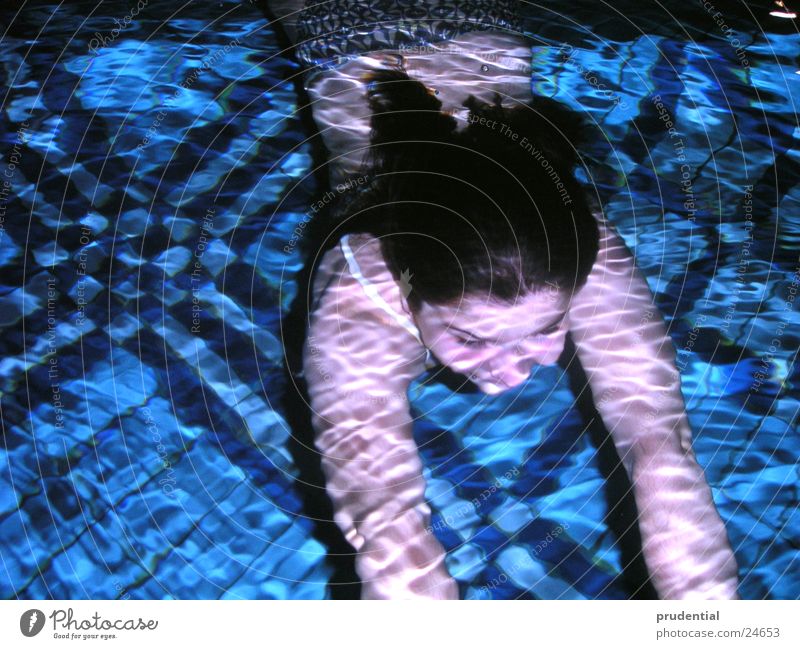 diver tauchen Schwimmbad Frau swimming schwimmen.diver Wasser blau