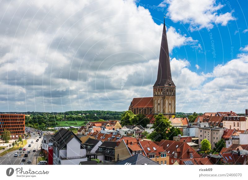 Blick auf die Hansestadt Rostock Erholung Ferien & Urlaub & Reisen Tourismus Haus Natur Wolken Stadt Gebäude Wasserfahrzeug Glaube Religion & Glaube Perspektive