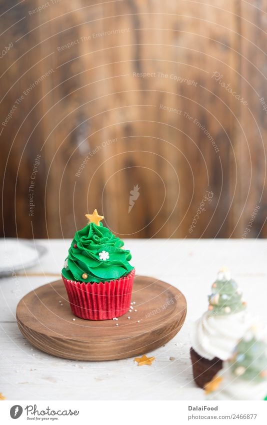 Muffin Weihnachtsbaum Dessert Dekoration & Verzierung Tisch Feste & Feiern Geburtstag Holz frisch lecker braun rosa weiß Farbe Hintergrund backen Bäckerei