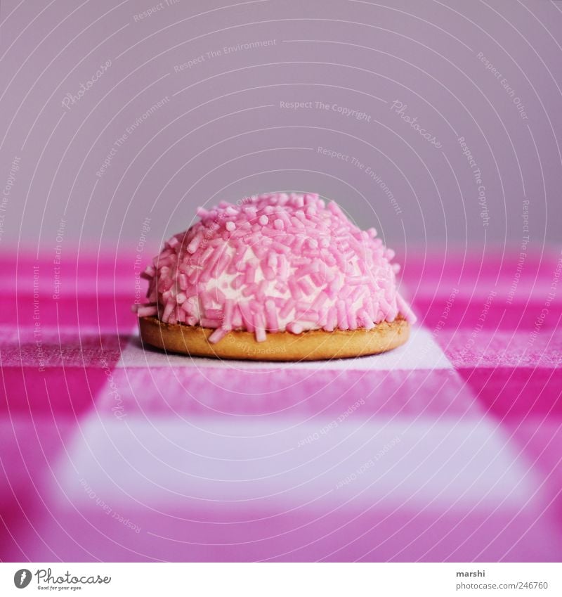 pinke Zuckerbombe Lebensmittel Dessert Süßwaren Ernährung violett rosa Kuchen Streusel Zuckerstreusel süß Foodfotografie Snack verführerisch Appetit & Hunger