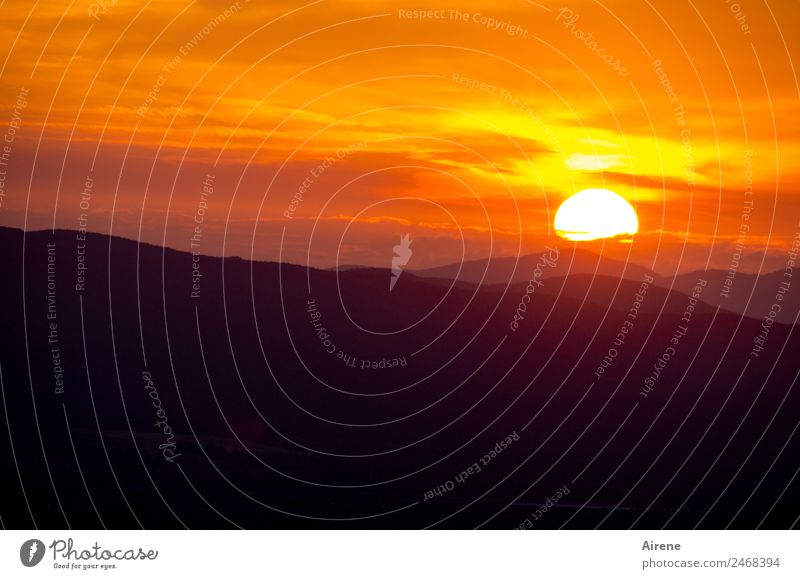 Schönen Abend noch! III Himmel Sonne Sonnenaufgang Sonnenuntergang Schönes Wetter Hügel Berge u. Gebirge leuchten Kitsch natürlich positiv schön orange rot
