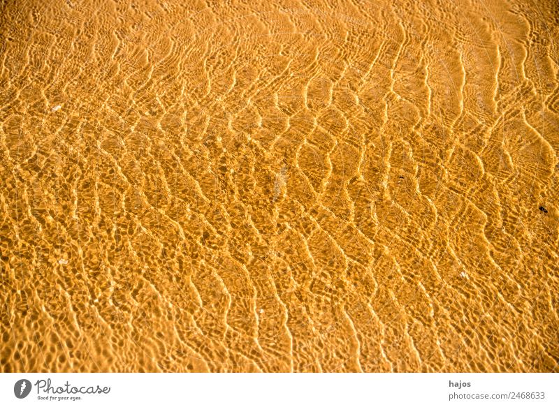 Sonnenreflexe im flachen Wasser des Meeres Schwimmbad Sommer Strand Natur Sand rein Tourismus Reflexione Muster Rauten maritim hintergrund neutral Farbfoto