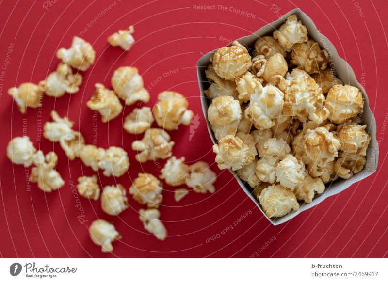 Süsse Popcorn Getreide Süßwaren Entertainment Feste & Feiern Verpackung Duft frisch rot Popkorn Kino Tüte Farbfoto Innenaufnahme Studioaufnahme Menschenleer