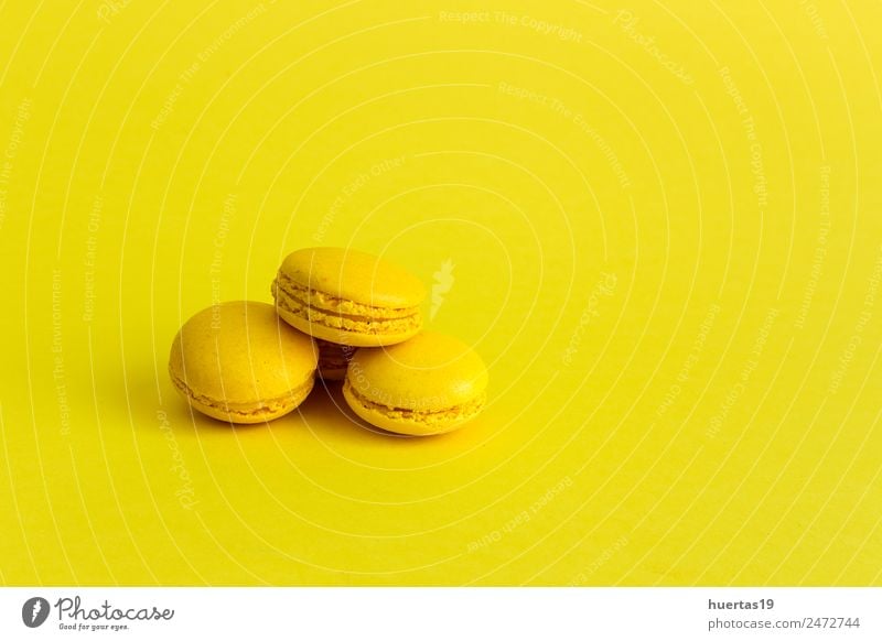 Köstliche Makronen Lebensmittel Dessert sauer gelb Farbe Macaron vereinzelt Kuchen süß farbenfroh Französisch Biskuit Bäckerei Bonbon Snackzucker Feinschmecker