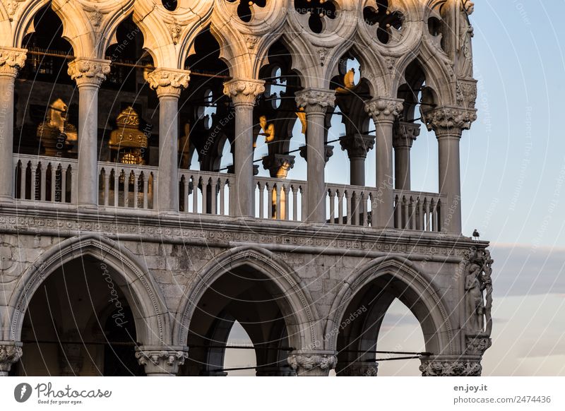 luftig Ferien & Urlaub & Reisen Sightseeing Städtereise Venedig Italien Stadt Altstadt Palast Gebäude Architektur Fassade Balkon Terrasse Arkaden