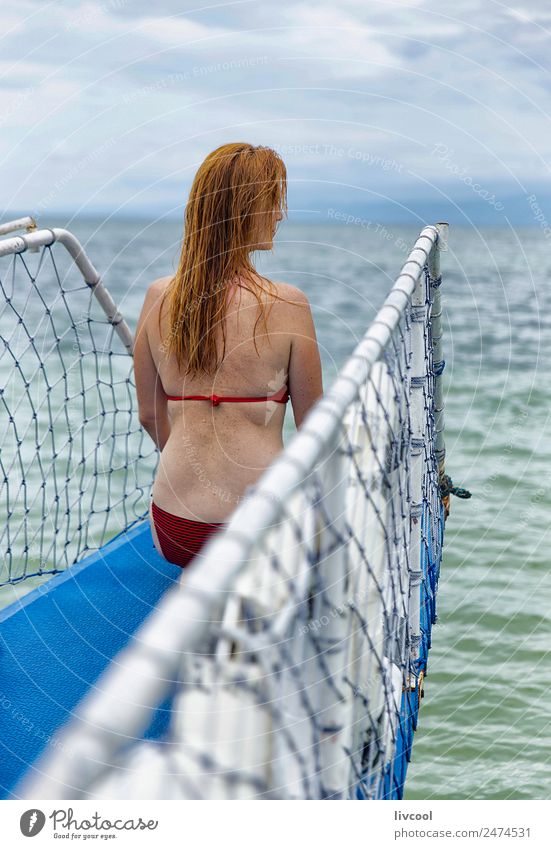 Frau, die das Bad genießt, Oslob. Lifestyle schön Erholung Ferien & Urlaub & Reisen Tourismus Ausflug Strand Meer Insel Segeln Mensch feminin Erwachsene