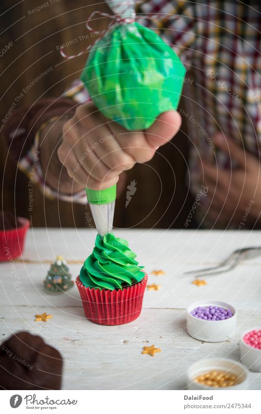 Herstellung von Muffins für die Weihnachtszeit Dessert Winter Dekoration & Verzierung Feste & Feiern Weihnachten & Advent Baum hell grün weiß Farbe Hintergrund