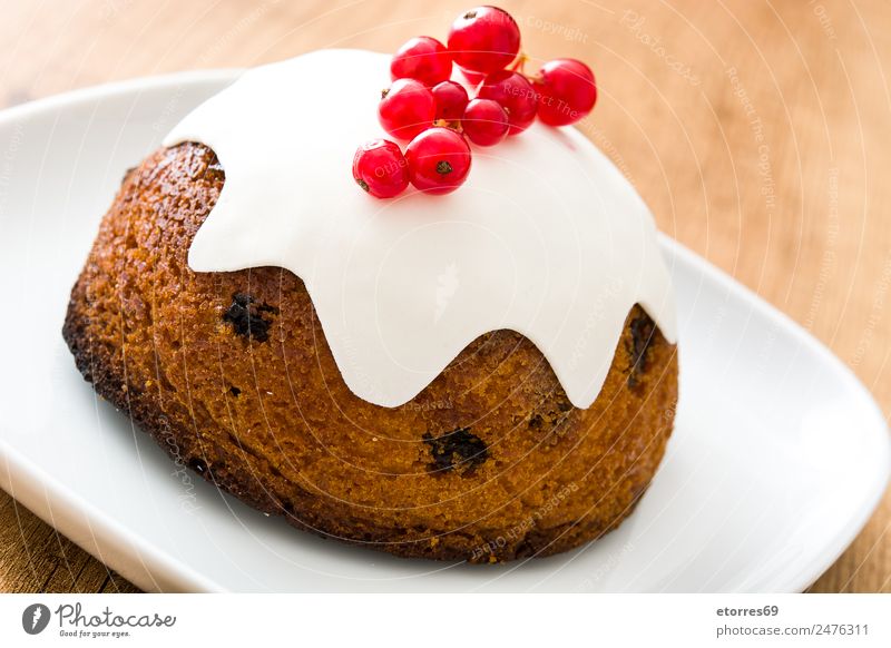 Weihnachtspudding auf Holztisch Lebensmittel Frucht Kuchen Dessert Süßwaren Ernährung Weihnachten & Advent braun rot weiß Pudding Foodfotografie Tradition