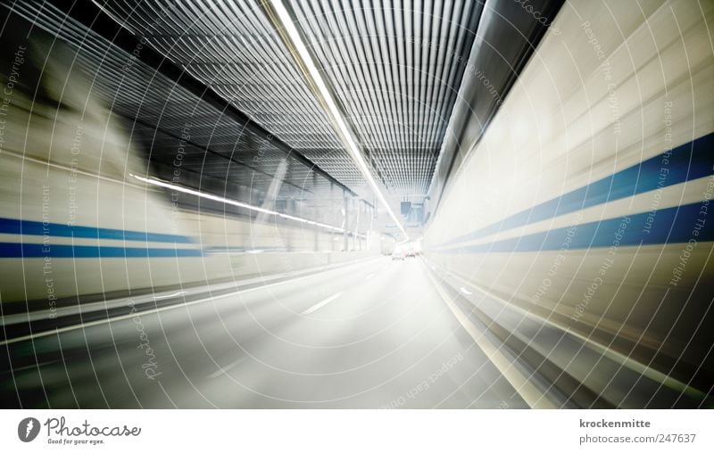 Auf der Jagd nach der verlorenen Zeit III Verkehr Verkehrsmittel Verkehrswege Personenverkehr Berufsverkehr Straßenverkehr Autofahren Autobahn Tunnel Fahrzeug