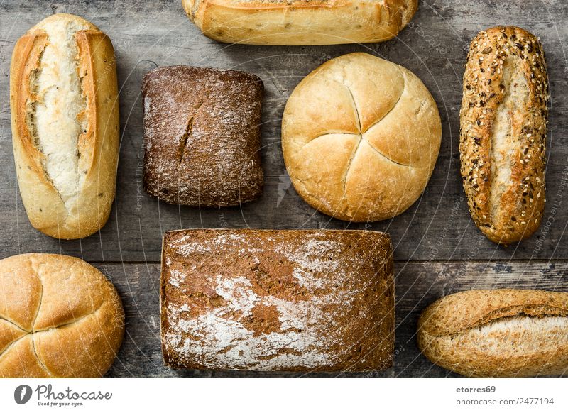 Verschiedene Brote Lebensmittel gut Teigwaren außergewöhnlich Müsli Holztisch Vogelperspektive Gesundheit Mehl Backwaren gebastelt Farbfoto Studioaufnahme
