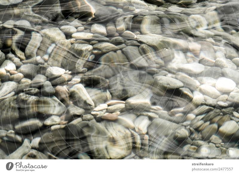 steinig | unter der Oberfläche harmonisch Erholung ruhig Meditation Wellen Umwelt Natur Urelemente Wasser Küste Seeufer Flussufer Bach Stein Bewegung ästhetisch