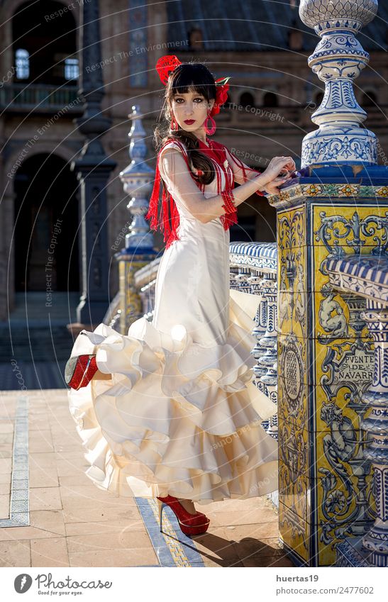 Junge Eleganz Flamenco-Tänzerin elegant Glück schön Tanzen Mensch Frau Erwachsene Kultur Blume Mode Kleid Leidenschaft Flamencotänzer Spanien Spanisch Sevilla