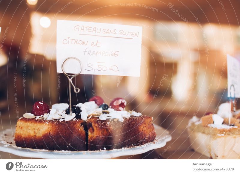 citron et framboise Lebensmittel Kuchen Dessert Süßwaren Ernährung Teller lecker Vitrine Café süß Zitrone Himbeeren Fensterscheibe verführerisch Marseille
