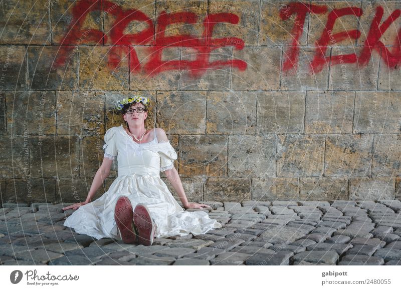 Free Tek | UT Dresden Mensch feminin Junge Frau Jugendliche Erwachsene 1 sitzen einzigartig Fröhlichkeit Lebensfreude Vorfreude Glück Identität träumen Braut