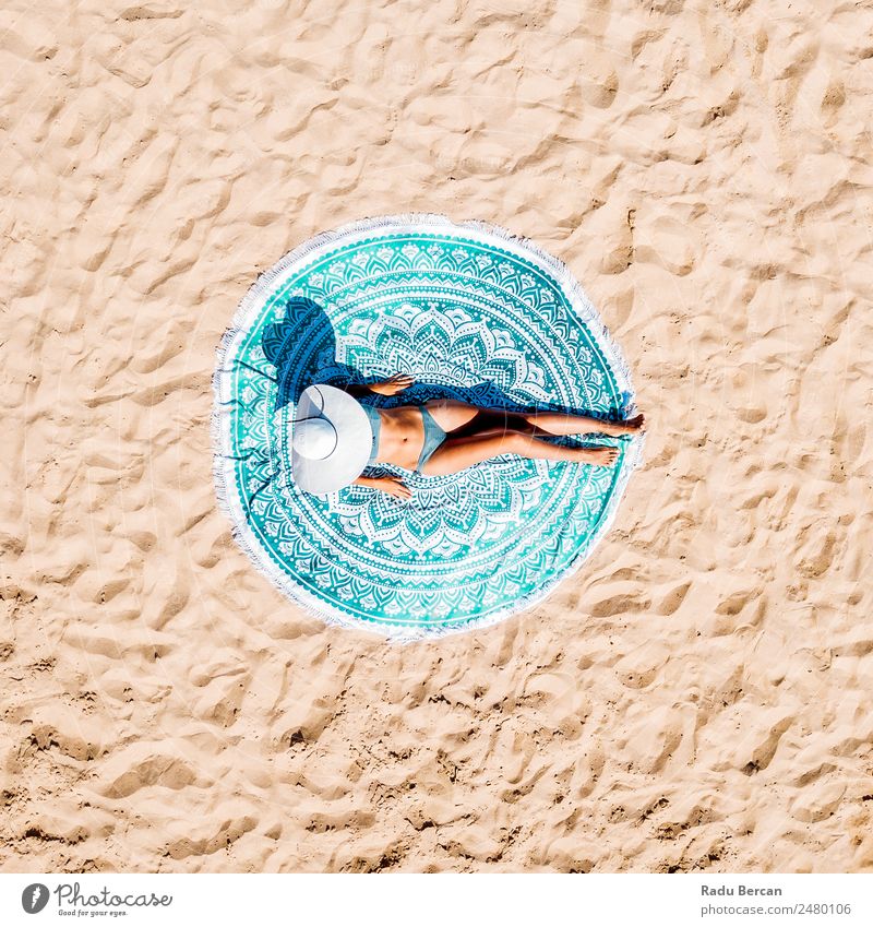 Luftbilddrohne Ansicht der Frau im Badeanzug Bikini entspannend Lifestyle exotisch schön Erholung Freizeit & Hobby Ferien & Urlaub & Reisen Abenteuer Freiheit