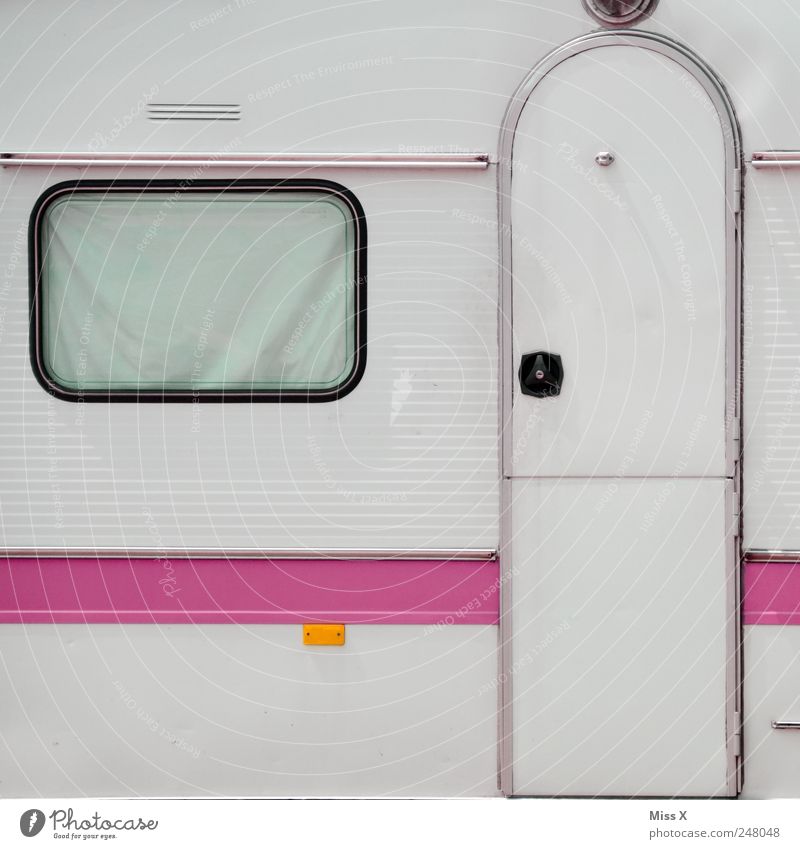 rosa Ferien & Urlaub & Reisen Wohnung Garten Tür Verkehrsmittel Wohnmobil fahren Farbe Häusliches Leben Wohnwagen Farbfoto mehrfarbig Außenaufnahme Muster