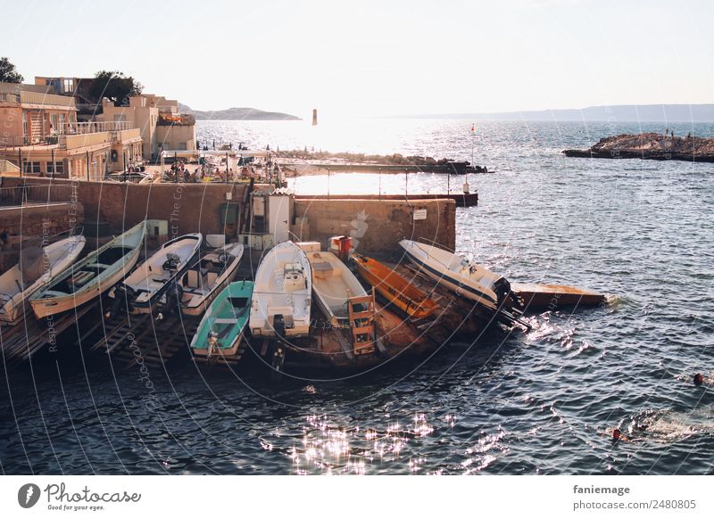 Malmousque Fischerdorf Stadt Hafenstadt heiß Marseille Wasserfahrzeug Fischerboot Felsen Mittelmeer Provence Sommer Küste Corniche Wellen Schwimmen & Baden