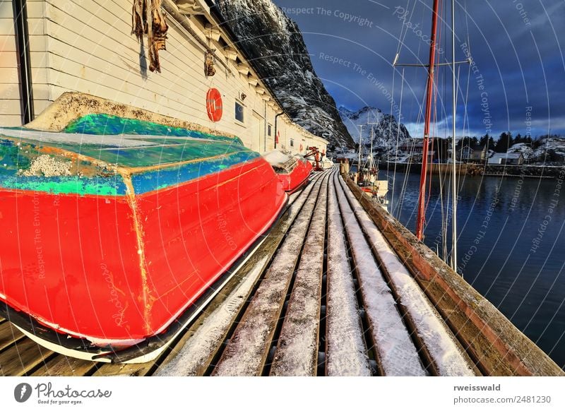 Kleine Fischerboote auf dem hölzernen Pier. Hamnoy-Lofoten-Norwegen-0232 Meeresfrüchte Angeln Ferien & Urlaub & Reisen Tourismus Sonne Schnee Winterurlaub