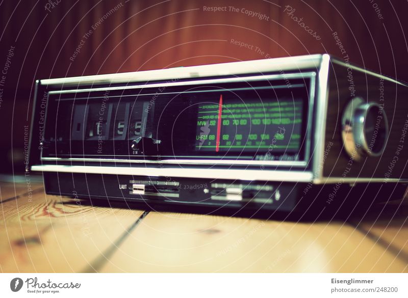 Klappzahlenwecker Wecker klappwecker radiowecker Radiogerät alt Originalität grün ästhetisch Nostalgie skurril weckzeit Siebziger Jahre klappzahlen