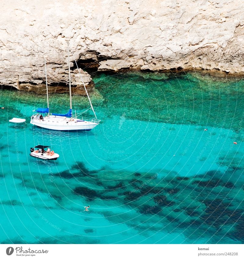 Boote Freizeit & Hobby Ferien & Urlaub & Reisen Tourismus Ausflug Sommer Sommerurlaub Meer Bootstour Badeurlaub Wasser Felsen Küste Bucht Mittelmeer Insel
