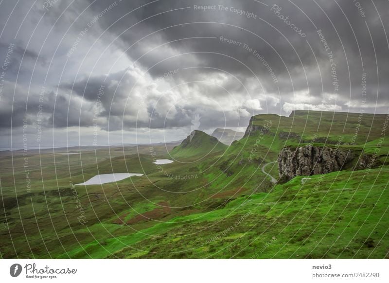 Der Quiraing in Schottland Schottisch Schottisches Hochland schottisches Wetter schottische Landschaft schottische Highlands Natur Naturwunder draußen wandern