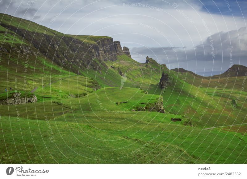 Old Man of Storr auf der Isle of Skye in Schottland Landschaft grün Abenteuer Erholung Horizont kalt Kultur Leben Lebensfreude Stimmung Tourismus Tradition