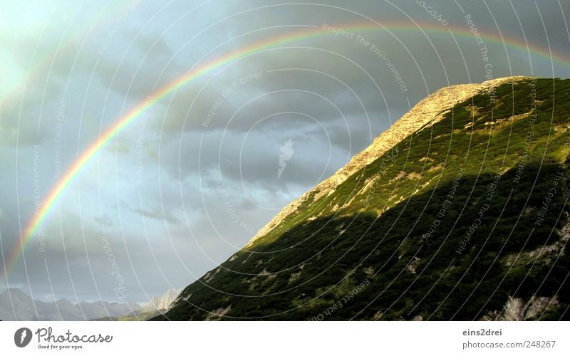 Regenbogen Erholung ruhig Umwelt Natur Landschaft Pflanze Urelemente Himmel Wolken Wetter Alpen Berge u. Gebirge Gipfel positiv schön Gefühle Stimmung Romantik