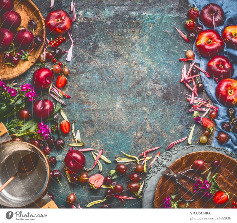 Hintergrund mit Obst, Beeren , Teller und Topf Lebensmittel Frucht Dessert Marmelade Ernährung Bioprodukte Vegetarische Ernährung Geschirr Stil Design