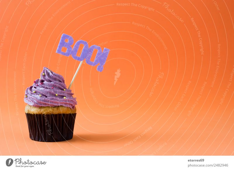 Halloween Cupcake auf orangem Hintergrund Lebensmittel Kuchen Dessert Süßwaren Ernährung natürlich violett Foodfotografie süß Sahne Dekoration & Verzierung