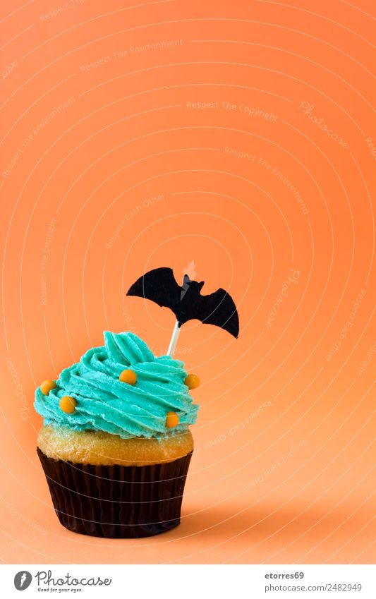 Halloween Cupcake auf orangem Hintergrund Lebensmittel Kuchen Dessert Süßwaren Ernährung grün Backwaren Bonbon Dekoration & Verzierung Party festlich