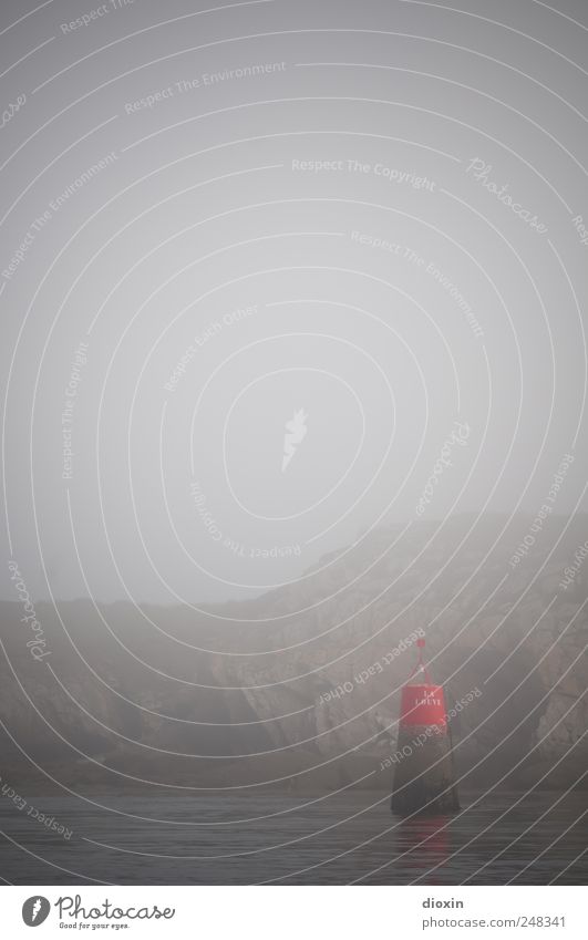 Nebelboje Landschaft Himmel Wetter schlechtes Wetter Felsen Küste Meer Atlantik Schifffahrt Boje Schwimmen & Baden rot Signal signalisieren seicht Warnhinweis