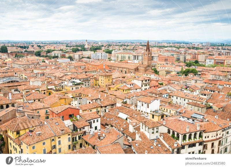 Dächer der Altstadt von Verona, Italien Ferien & Urlaub & Reisen Tourismus Sightseeing Städtereise Sommer Haus Architektur Berge u. Gebirge See Gardasee Europa