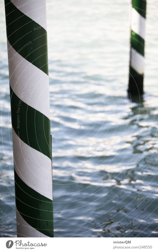 Venedig. ästhetisch Anlegestelle Wasser Meer Canal Grande grün weiß gestreift herausragen Muster Säule Holzpfahl Schifffahrt Lagune Gewässer Farbfoto