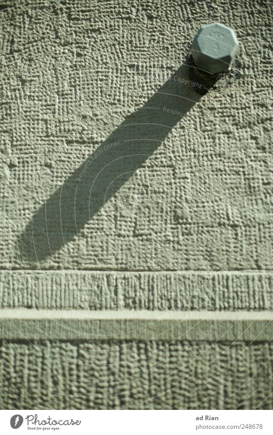 diagonal Schraubenmutter Mauer Wand Fassade hell Farbfoto Außenaufnahme Schatten Totale