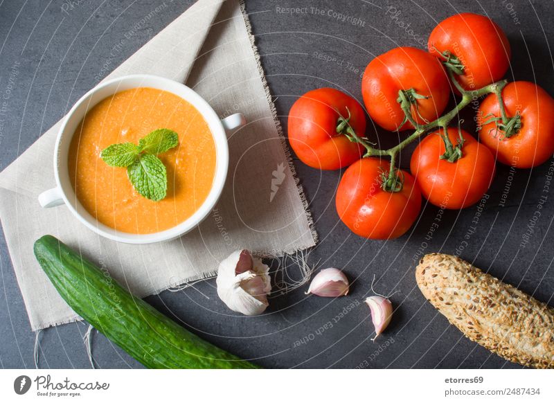 Kürbissuppe und Zutaten Lebensmittel Gemüse Suppe Eintopf Ernährung Vegetarische Ernährung Schalen & Schüsseln Gesundheit Erntedankfest grün orange rot schwarz