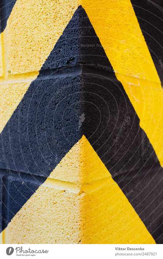 Gelbe und schwarze Streifen an der Wand Design Tapete Arbeit & Erwerbstätigkeit Industrie Straße Linie hell gelb Sicherheit Schutz Geborgenheit Vorsicht