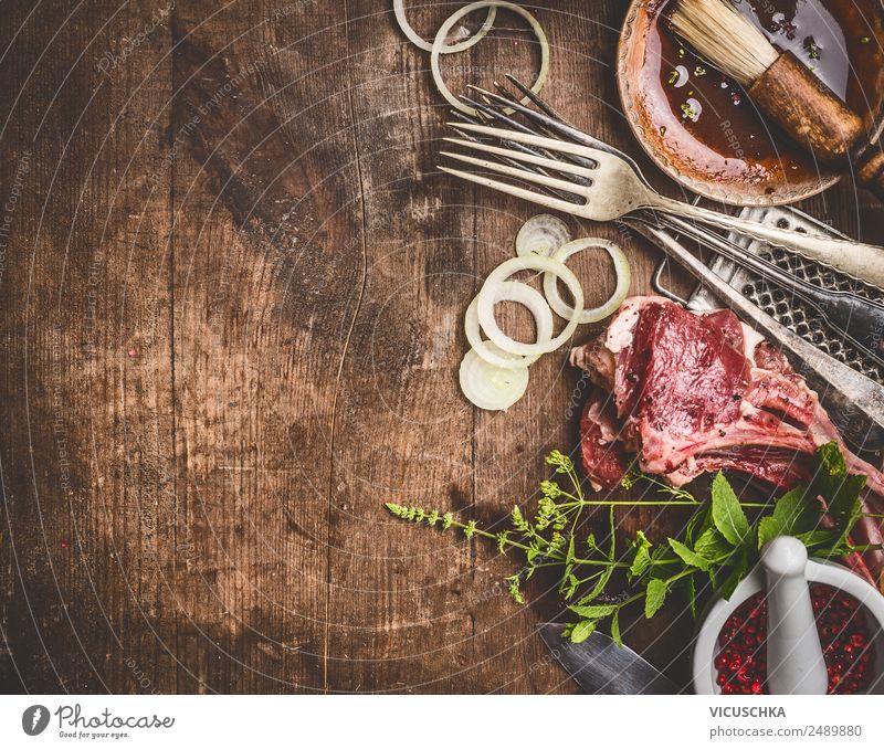 Rohe Lamm und Grill- oder BBQ-Sauce Lebensmittel Fleisch Kräuter & Gewürze Ernährung Bioprodukte Geschirr kaufen Stil Design Restaurant Saucen Hintergrundbild