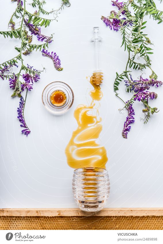 Honig und Schöpflöffel mit wilden Blumen Lebensmittel Süßwaren Ernährung Frühstück Bioprodukte Vegetarische Ernährung Diät Geschirr Stil Design Gesundheit