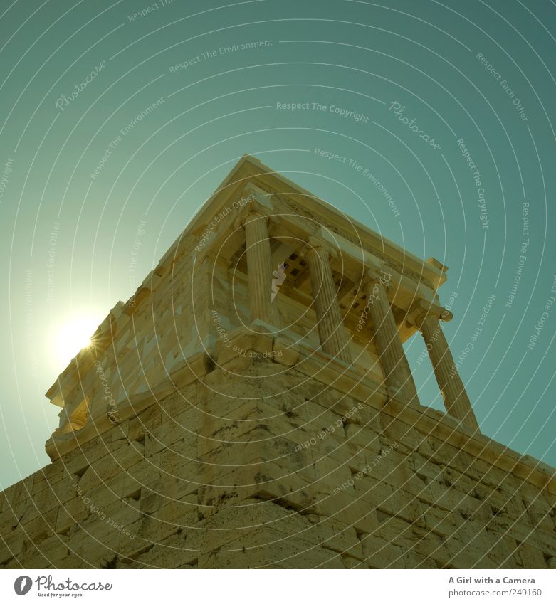 on a pedestal Himmel Sommer Schönes Wetter Athen Akropolis Griechenland Hauptstadt Altstadt Menschenleer Ruine Bauwerk Gebäude Architektur Säule