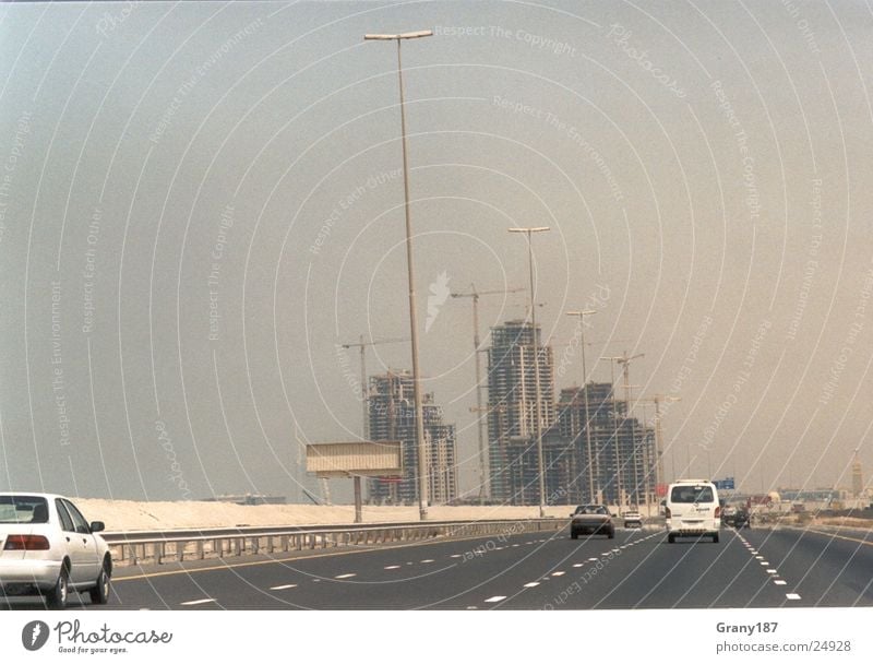 Dubai Boomtown Autobahn Hochhaus Baustelle Werbefachmann Plakat Panorama (Aussicht) Ferien & Urlaub & Reisen Umwelt Aktion Erfolg Wüste Erdöl Werbemittel