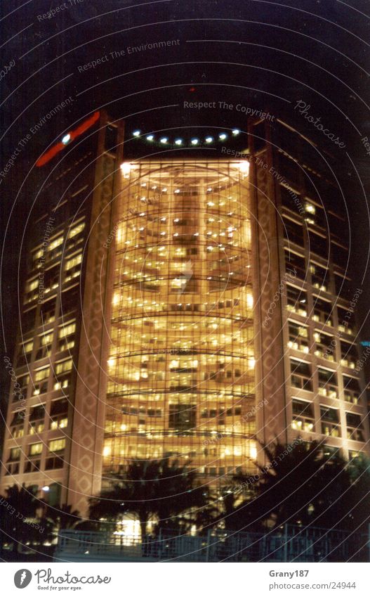 Lichtspielhaus Hochhaus Fischauge Fenster Beleuchtung Stadt Abu Dhabi Werbefachmann Plakat Ferien & Urlaub & Reisen Erfolg Werbung werbemittel plakatwerbung