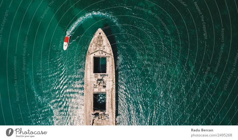 Luftbilddrohne Ansicht des alten Schiffbruch-Geisterschiffes Umwelt Natur Wasser Sommer Wellen Meer Verkehr Schifffahrt Kreuzfahrt Bootsfahrt Dampfschiff