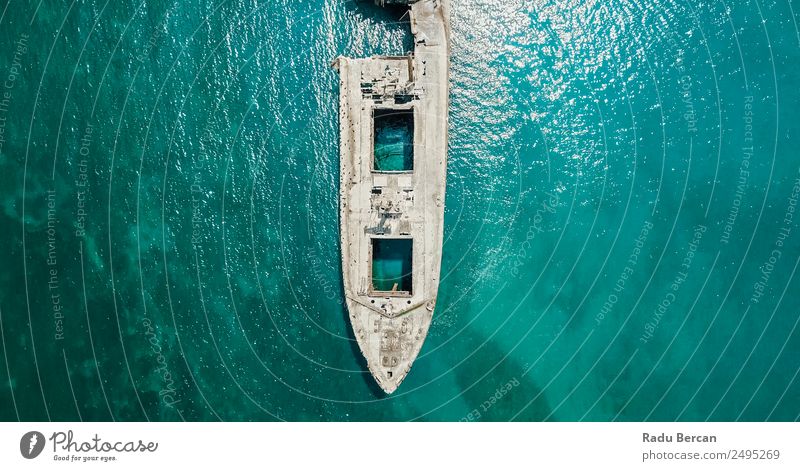 Luftbilddrohne Ansicht des alten Schiffbruch-Geisterschiffes Umwelt Landschaft Meer Verkehr Verkehrsmittel Schifffahrt Kreuzfahrt Passagierschiff