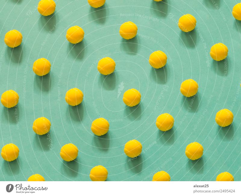 Gelbes Tennisballmuster auf grünem Hintergrund Design Erholung Freizeit & Hobby Spielen Dekoration & Verzierung Sport Ball Kugel gelb Konkurrenz