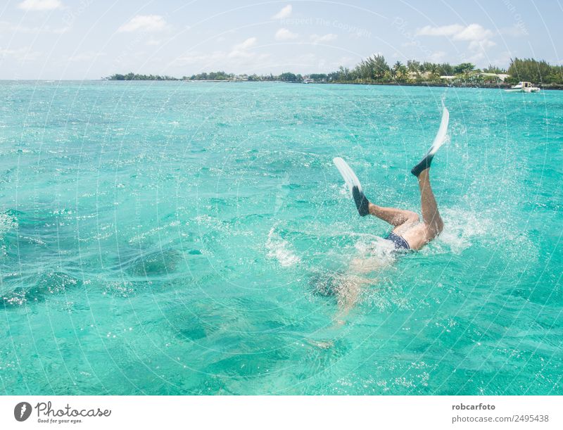 Mann beim Schnorcheln auf Mauritius exotisch schön Erholung Ferien & Urlaub & Reisen Tourismus Ausflug Sommer Sonne Strand Meer Insel tauchen Erwachsene Umwelt