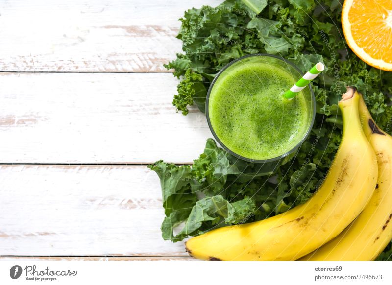 Grünkohl Smoothie mit Banane und Orange Milchshake Getränk trinken grün Entzug Gesundheit Gesunde Ernährung Frucht Vitamin Superfood Vegane Ernährung